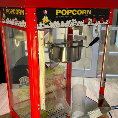 Photo d'une machine à pop-corn rouge